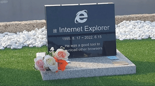 Gravestone of Internet Explorer